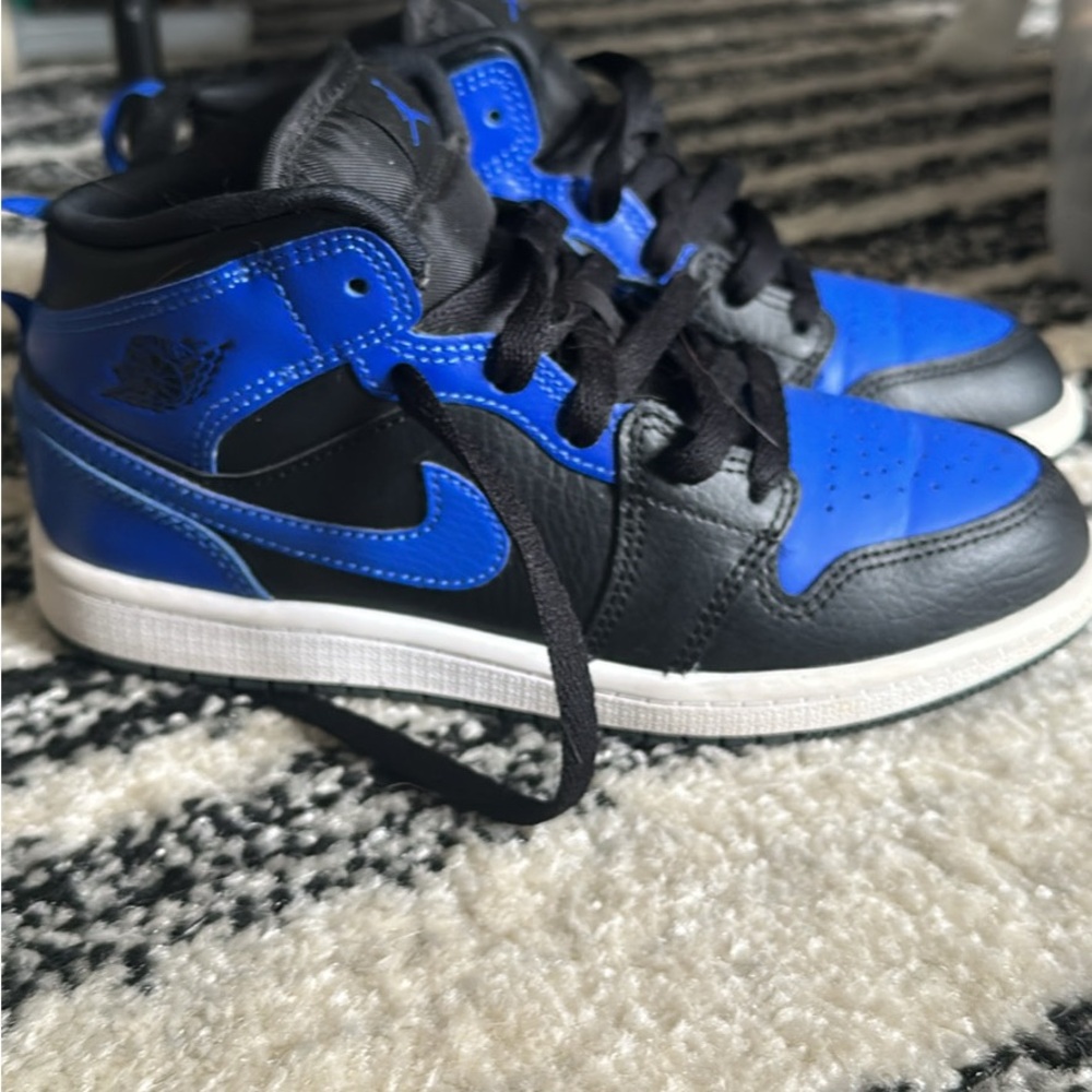 Nike Kids Black and Royal Blue Sneakers